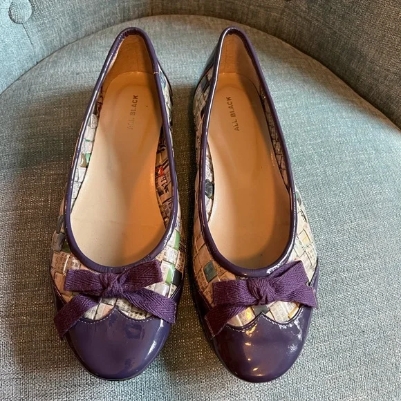 Wingtip flats made of recycled Asian newspaper. - Picture 1 of 5